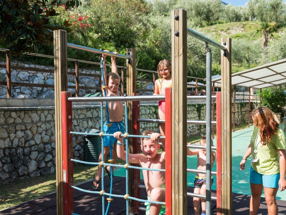 Hotel Leonardo Da Vinci Limone sul Garda Exterior photo