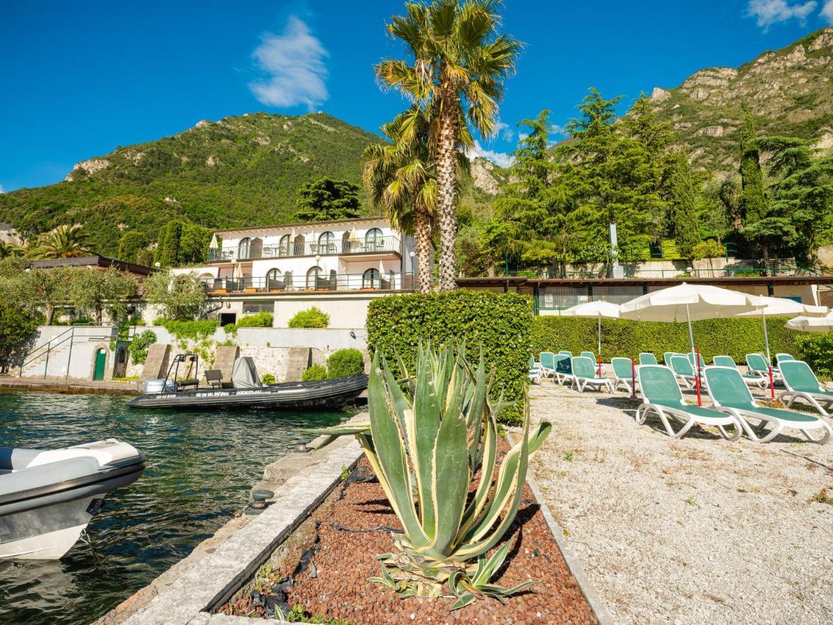 Hotel Leonardo Da Vinci Limone sul Garda Exterior photo