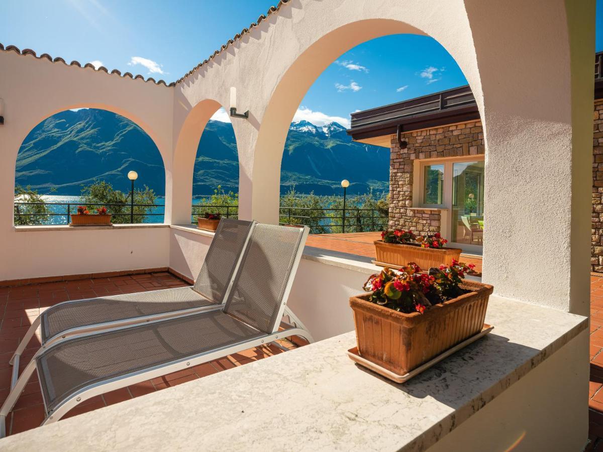 Hotel Leonardo Da Vinci Limone sul Garda Exterior photo