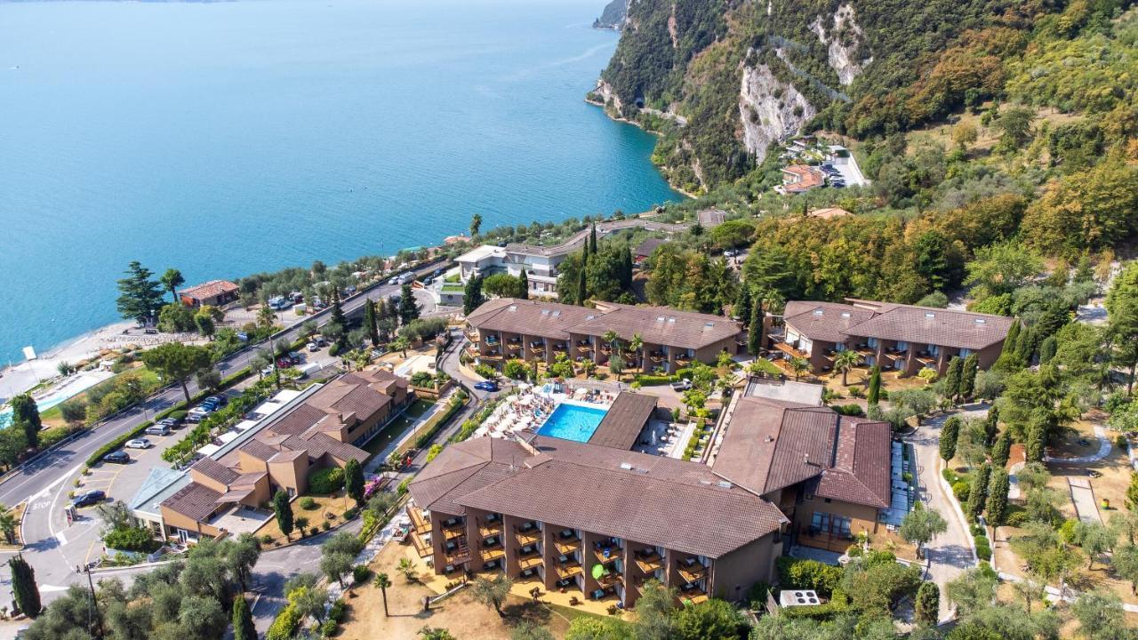 Hotel Leonardo Da Vinci Limone sul Garda Exterior photo
