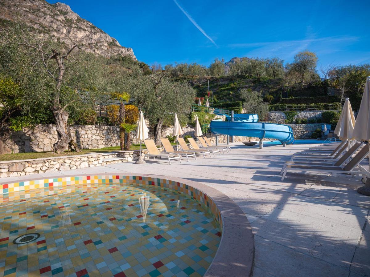 Hotel Leonardo Da Vinci Limone sul Garda Exterior photo