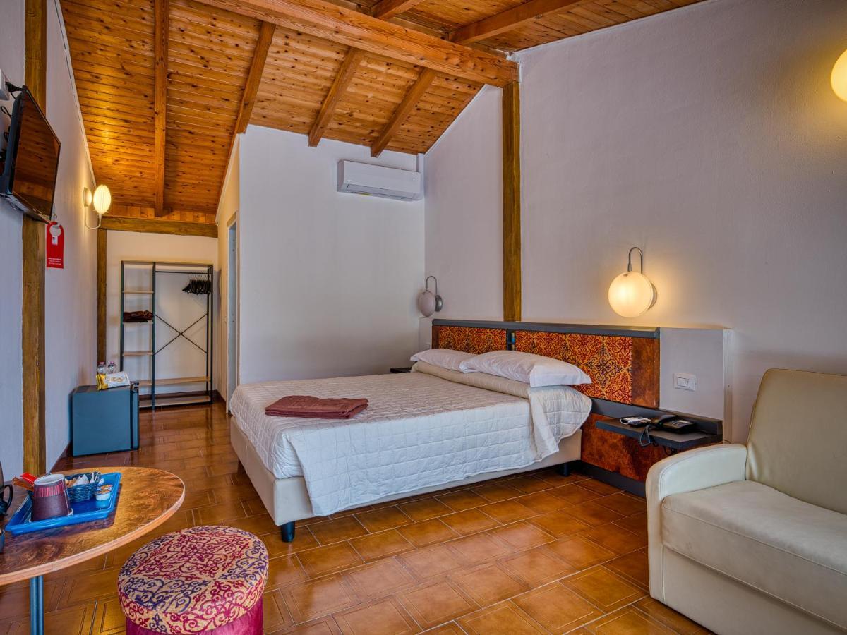 Hotel Leonardo Da Vinci Limone sul Garda Exterior photo